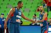 Tony Parker in Boris Diaw sta leta 2013 v Stožicah Francijo popeljala na evropski vrh. Odlična košarkarja sta velika prijatelja in nekdanja cimra, Diaw pa je bil tudi Parkerjeva poročna priča. Foto: EPA