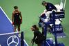 Naomi Osaka je le nemo opazovala prizor med Sereno Williams in Carlosom Ramosom. Vroča kri je žal prekrila dejstvo o fantastični igri 20-letnice. Osaka je izjemno servirala, vračala žogice in bila v vsakem elementu boljša od svoje vzornice. Foto: Reuters