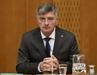 Rudi Medved, novoizvoljeni minister za javno upravo, ne bo imel stotih dni miru, kot kaže, bo moral za pogajalsko mizo sesti takoj. Foto: BoBo