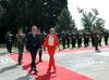 Hrvaška predsednica Kolinda Grabar-Kitarović in avstrijski predsednik Van der Bellen sta poudarila, da so odnosi med državama izvrstni. Foto: EPA