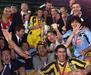 Evropski nogomet je poznal tri sočasna celinska tekmovanja do leta 1999, ko sta se združila Pokal Uefa in Pokal pokalnih zmagovalcev v Evropsko ligo. Zadnji PPZ je 19. maja 1999 na Vila Parku v Birminghamu z zmago 2:1 nad Mallorco osvojil Lazio, za katerega sta zadela Christian Vieri in Pavel Nedved. Foto: Reuters