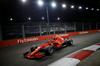 Finec Kimi Räikkönen (Ferrari) je takole drvel po ulicah dirkališča Marina Bay v Singapurju. Foto: Reuters