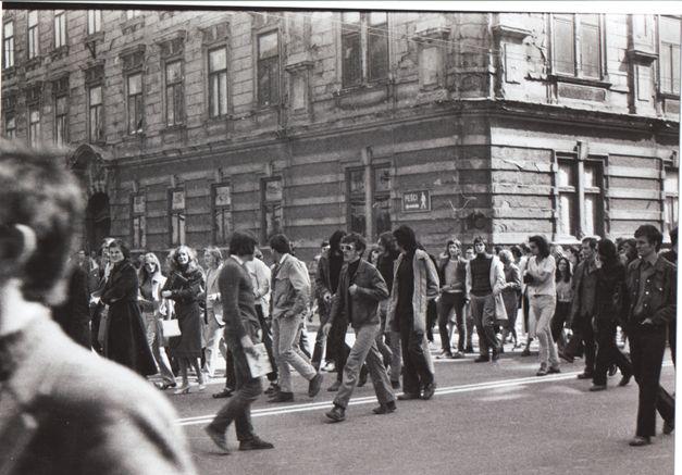 Zasedba Aškerčeve, 14. april 1971. Priprave na pohod v center.