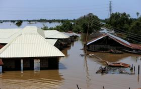 V hudih poplavah v Nigeriji v dveh tednih umrlo okoli 100 ljudi