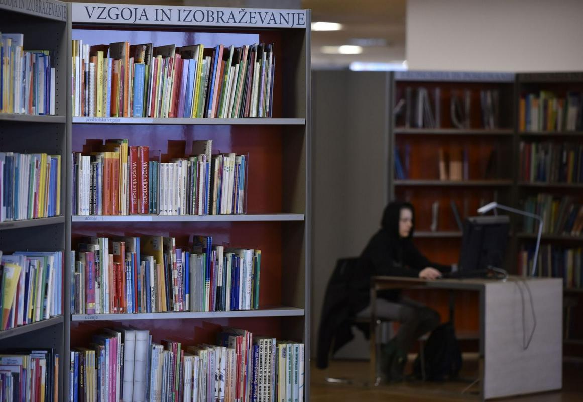 Javni natečaj Branju prijazna občina je nastal z namenom, da občine spodbudi k aktivnejšemu delovanju v lokalni skupnosti in povezovanju med različnimi organizacijami za izboljšanje bralne pismenosti in bralne kulture. Eden izmed pomembnih pogojev za sodelovanje na natečaju je financiranje dejavnosti knjižnic. Foto: BoBo