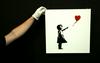 Z 1,04 milijona funtov, kolikor so jih pri Sothebyju iztržili za Deklico z balonom, je Banksy sicer izenačil rekord za svoja dela. Foto: Reuters
