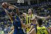 Jan Vesely je za statistični indeks 36 dosegel 24 točk, imel je osem skokov in sedem podaj. A Fenerbahčeju to ni pomagalo in je izgubil prvič v novi sezoni Evrolige. Foto: EPA