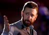 Bradley Wiggins je v knjigi Ikone med 21 legend kolesarstva uvrstil tudi Lanca Armstronga, ki je ostal brez vseh največjih zmag, potem ko so mu dokazali jemanje dopinga (pozneje je to priznal tudi sam). Tudi Wigginsu očitajo, da je z uporabo steroida triamcinolona med Tourom 2012 vsaj prekoračil