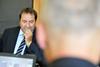Čeprav se je minister opravičil že v sredo in v četrtek pred sejo vlade, je za opravičilo izkoristil še izredno sejo DZ-ja. Foto: BoBo
