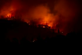 V požarih v Kaliforniji umrlo že najmanj 25 ljudi, stotisoči zapustili domove