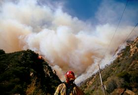 Foto: Najhujši požari v zgodovini Kalifornije še požirajo hiše in gozdove