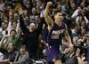 Devin Booker je marca lani Bostonu v gosteh nasul kar 70 točk. Iz igre je metal 21/40, proste mete pa 24/26. Sunsi so na koncu vseeno izgubili z desetimi točkami razlike. Foto: AP