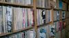 Cikel predavanj Drugi radio družno organizirata Radio Študent in Druga godba, od koder tudi njegovo ime. Na posnetku so vinilni zakladi fonoteke Radia Študent. Foto: Radio Študent