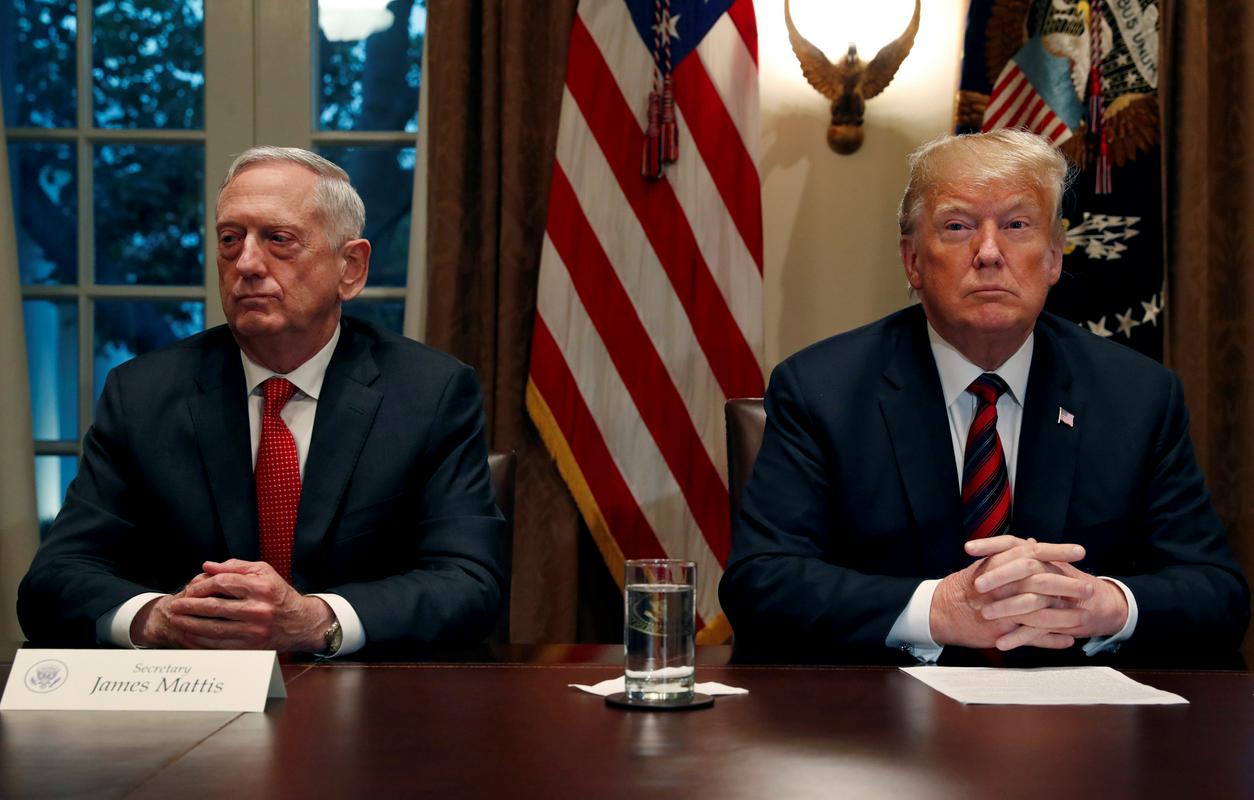 James Mattis naj bi odšel februarja, a je Trump z zamenjavo pohitel. Foto: Reuters James Mattis naj bi odšel februarja, a je Trump z zamenjavo pohitel. Foto: Reuters