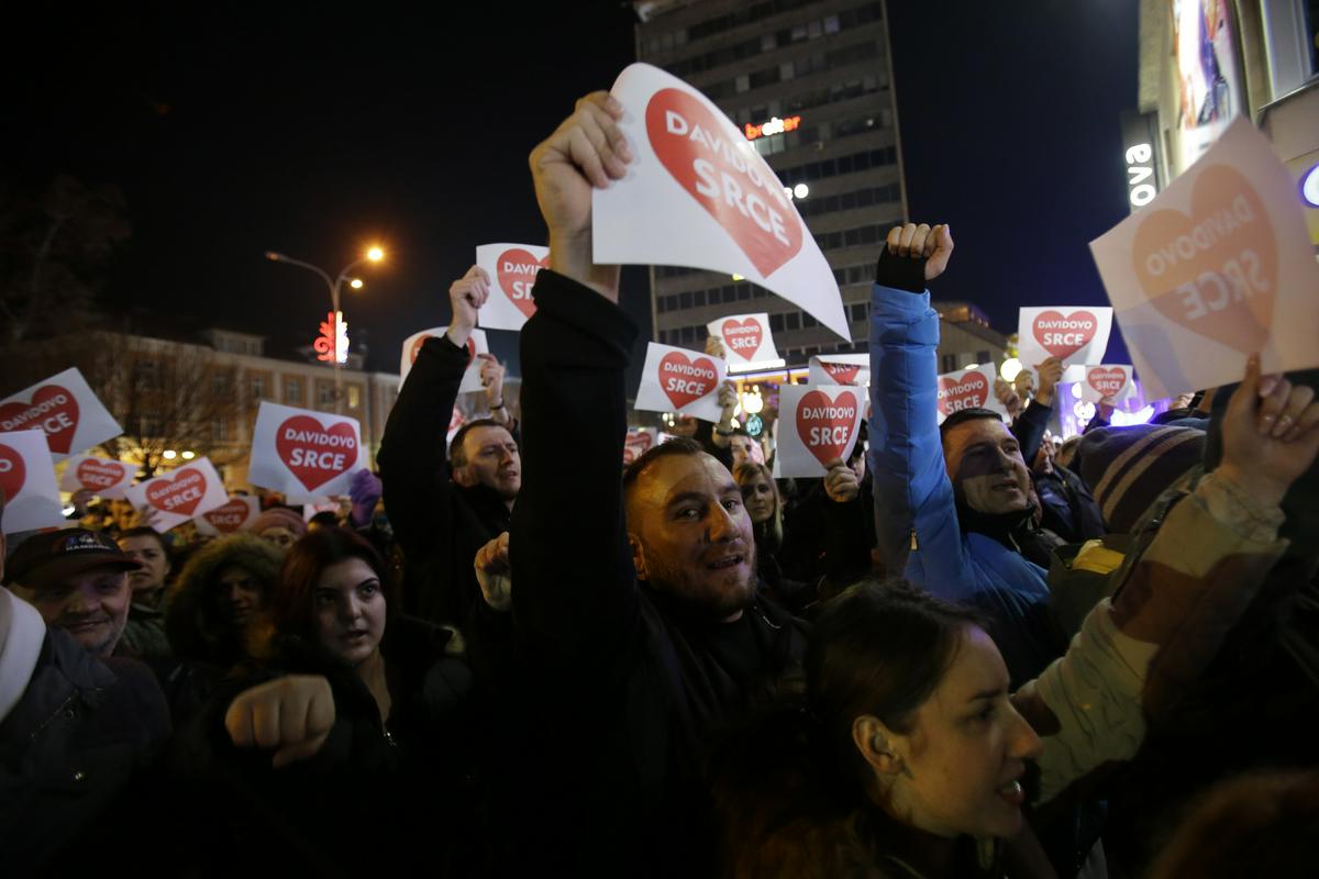 Protestniki so se zbrali z napisi Davidovo srce. Foto: AP Protestniki so se zbrali z napisi Davidovo srce. Foto: AP
