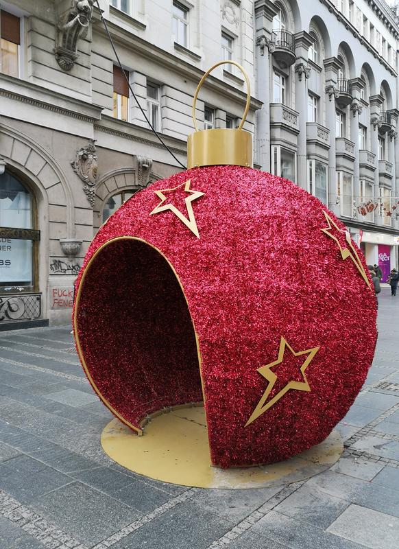 Praznično okrašena ulica Knez Mihailova, Beograd. Foto: Matic in Carmen Pirc Praznično okrašena ulica Knez Mihailova, Beograd. Foto: Matic in Carmen Pirc