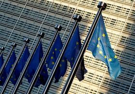 EU v boj proti dezinformacijam s sistemom za hitro opozarjanje