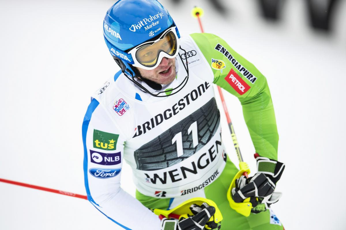 Smuk v Wengnu je zaradi izjemne dolžine nekaj posebnega. Proga je dolga 4.455 metrov in je najdaljša v svetovnem pokalu. Leta 2013 je Francoz Johan Clarey drvel s hitrostjo 161,9 km/h, kar je do zdaj najvišja hitrost na smukih svetovnega pokala. Foto: EPA Smuk v Wengnu je zaradi izjemne dolžine nekaj posebnega. Proga je dolga 4.455 metrov in je najdaljša v svetovnem pokalu. Leta 2013 je Francoz Johan Clarey drvel s hitrostjo 161,9 km/h, kar je do zdaj najvišja hitrost na smukih svetovnega pokala. Foto: EPA