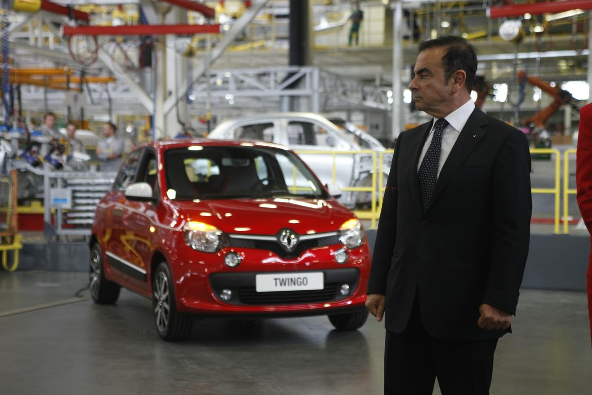 Carlos Ghosn je kot predsednik korporacije Renault-Nissan leta 2014 govoril tudi na odprtju proizvodnje linije novega Twinga v Novem mestu. Foto: BoBo Carlos Ghosn je kot predsednik korporacije Renault-Nissan leta 2014 govoril tudi na odprtju proizvodnje linije novega Twinga v Novem mestu. Foto: BoBo