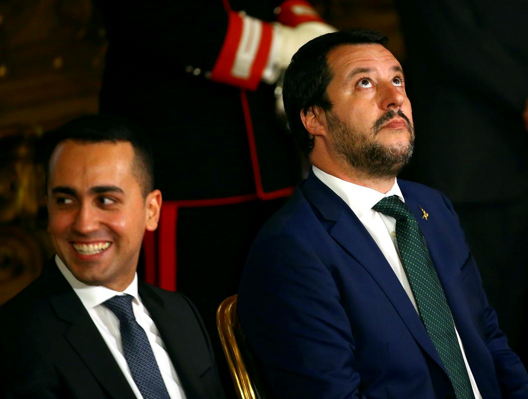 Di Maio in njegov koalicijski partner Matteo Salvini iz Lige sta izrazila podporo gibanju rumenih jopičev. Foto: Reuters Di Maio in njegov koalicijski partner Matteo Salvini iz Lige sta izrazila podporo gibanju rumenih jopičev. Foto: Reuters