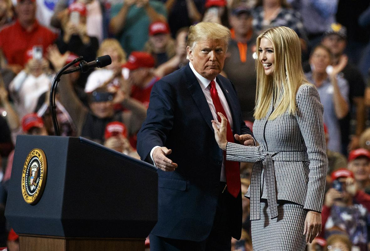 Ivanki je njen oče, predsednik ZDA Donald Trump, v Beli hiši namenil mesto višje svetovalke. Foto: AP Ivanki je njen oče, predsednik ZDA Donald Trump, v Beli hiši namenil mesto višje svetovalke. Foto: AP