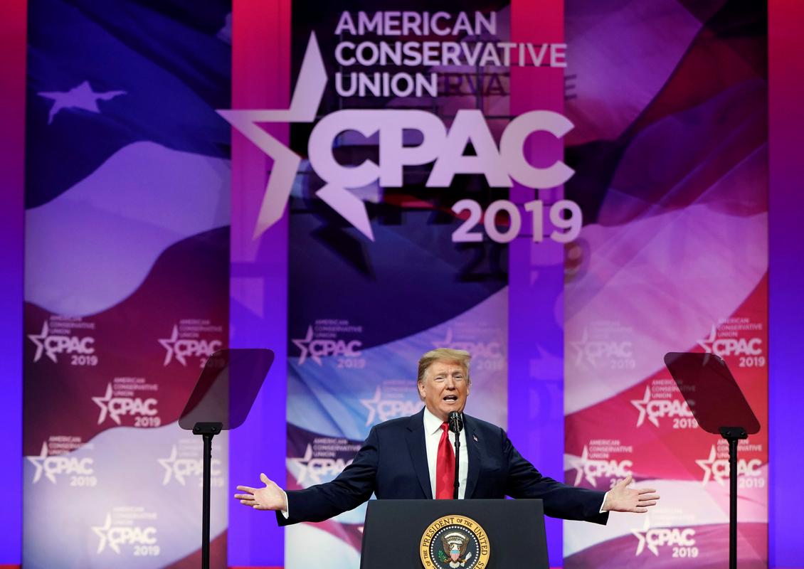 Trumpov govor na konferenci CPAC je bil njegov najdaljši na mestu predsednika. Trajal je okoli dve uri. Foto: Reuters Trumpov govor na konferenci CPAC je bil njegov najdaljši na mestu predsednika. Trajal je okoli dve uri. Foto: Reuters