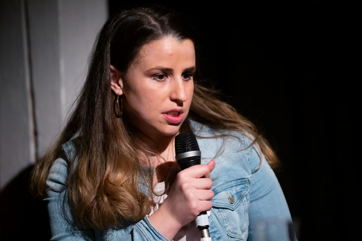 Pogovor je vodila Aleksandra Gačić, ki na Vodnikovi domačiji tudi sicer pripravlja predavanja in pogovore o afriški kniževnosti. Foto: Matej Pušnik/Fabula Pogovor je vodila Aleksandra Gačić, ki na Vodnikovi domačiji tudi sicer pripravlja predavanja in pogovore o afriški kniževnosti. Foto: Matej Pušnik/Fabula