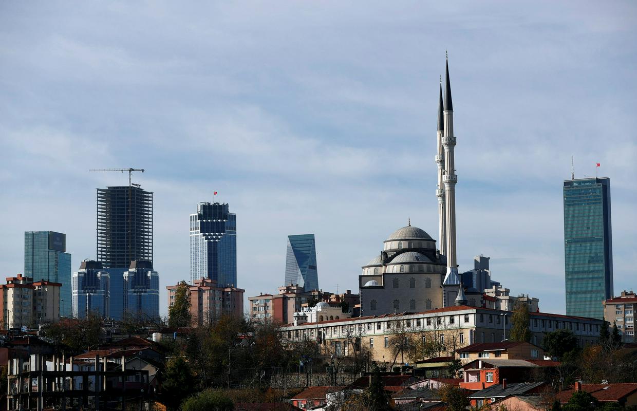 Turški finančni minister Berat Albayrak je po objavi kazalcev dejal, da je država že zlezla iz najhujšega, kar zadeva gospodarske aktivnosti. Foto: Reuters Turški finančni minister Berat Albayrak je po objavi kazalcev dejal, da je država že zlezla iz najhujšega, kar zadeva gospodarske aktivnosti. Foto: Reuters