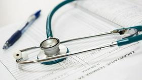 Spor med vlado in zdravniki gre na arbitražo
