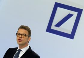 12 menedžerjev Deutsche Bank zaslužilo 55,6 milijona evrov