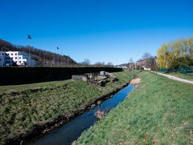 Pred začetkom gradnje mesta so morali meandrirati kanal potoka Koren ki je je za desetletja postal odvod kanalizacije, Foto: MMC RTV SLO/ Miloš Ojdanić