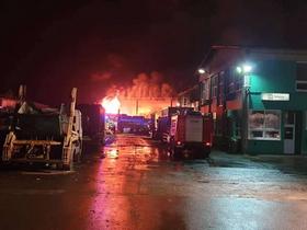 Omejitev gibanja okoli požarišča v Lenartu ni več. Policisti začeli preiskavo.