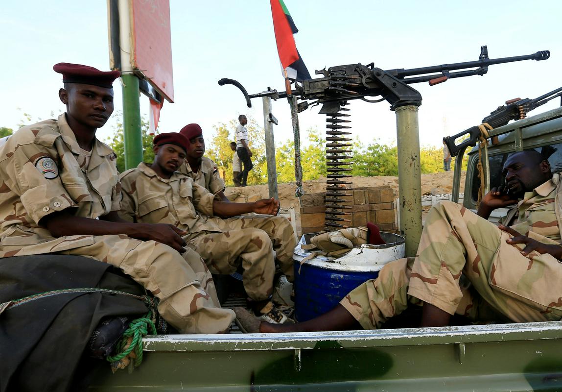 Sudanska vojska je z oblasti zrušila predsednika Al Baširja, sporoča pa, da je oblast ne zanima. Foto: Reuters Sudanska vojska je z oblasti zrušila predsednika Al Baširja, sporoča pa, da je oblast ne zanima. Foto: Reuters