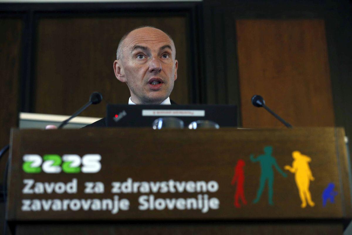 Minister Šabeder ima veliko dela, pripravlja zdravstveno reformo okoli dopolnilnega zavarovanja, nezadovoljni so družinski zdravniki, na težave opozarjajo medicinske sestre ... Foto: BoBo/Borut Živulović Minister Šabeder ima veliko dela, pripravlja zdravstveno reformo okoli dopolnilnega zavarovanja, nezadovoljni so družinski zdravniki, na težave opozarjajo medicinske sestre ... Foto: BoBo/Borut Živulović