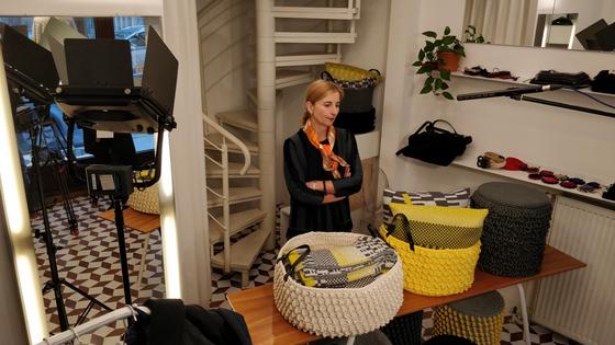 V svetu masovne proizvodnje lokalno, unikatno, ročno narejeno znova dobiva svojo veljavo. Foto: TV Koper-Capodistria/Dokumentarni film Niti