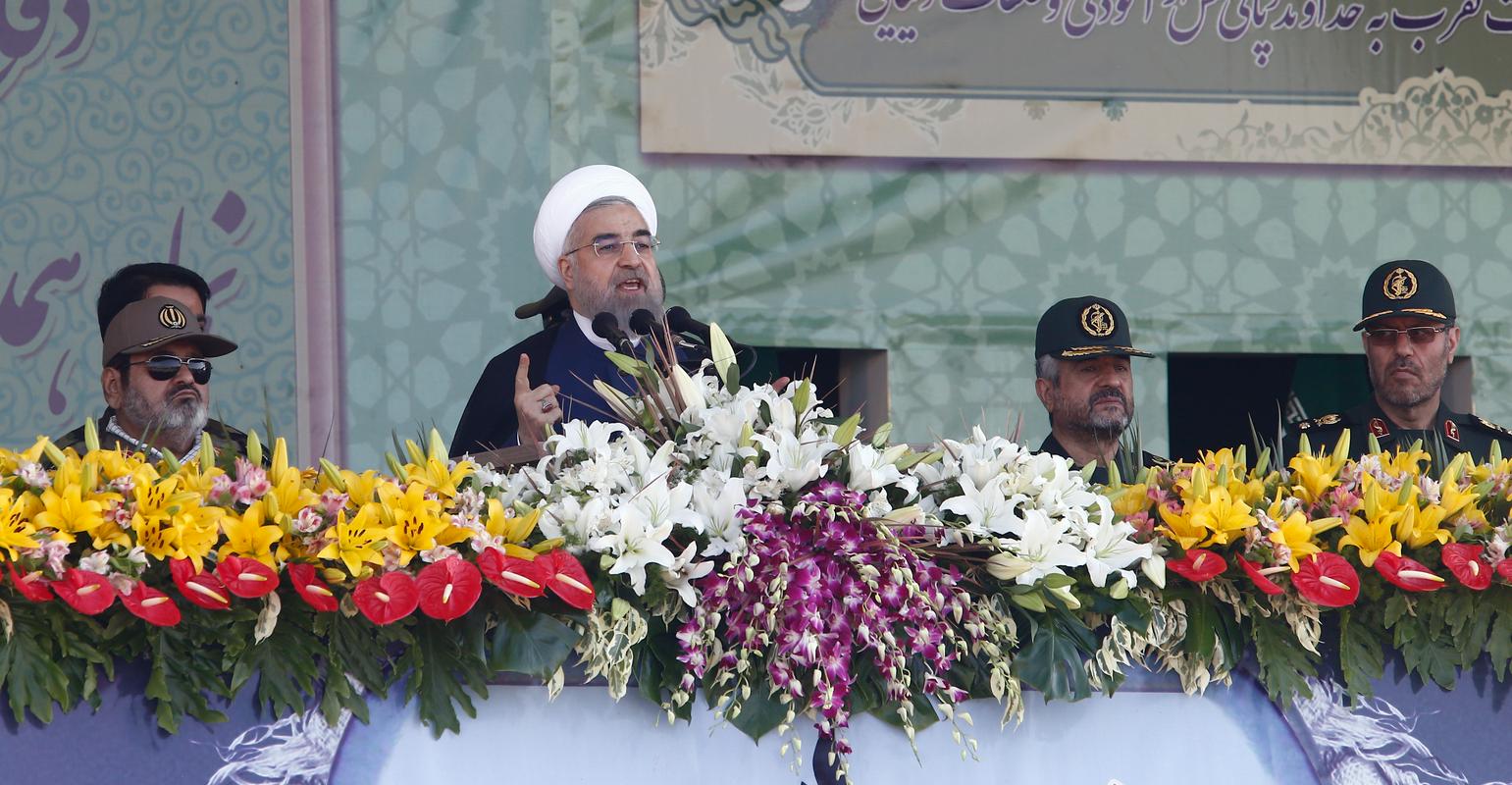 Iranski predsednik Hasan Rohani si je prizadeval omejiti vlogo garde v iranskem gospodarstvu, kar bi mu lahko ameriška poteza zdaj dodatno otežila. Foto: EPA Iranski predsednik Hasan Rohani si je prizadeval omejiti vlogo garde v iranskem gospodarstvu, kar bi mu lahko ameriška poteza zdaj dodatno otežila. Foto: EPA