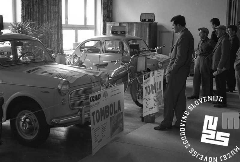 Mednarodna razstava motorjev in motornih vozil na Gospodarskem razstavišču v Ljubljani, 11.-19.6.1960, foto: Marjan Ciglič, hrani: Muzej novejše zgodovine Slovenije Foto: Muzej novejše zgodovine Slovenije