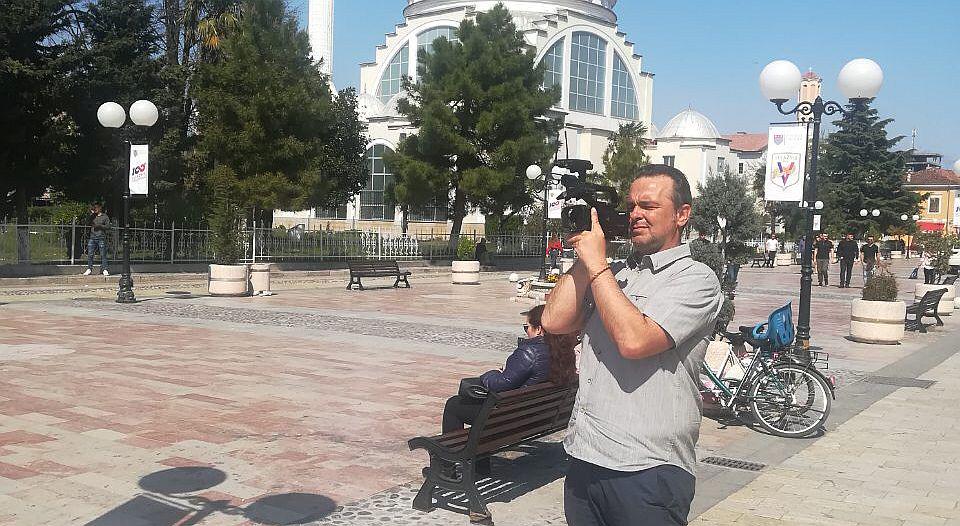 Možnost št. 4 ‒ če je treba, vse posname tudi sam. Foto: Osebni arhiv Možnost št. 4 ‒ če je treba, vse posname tudi sam. Foto: Osebni arhiv