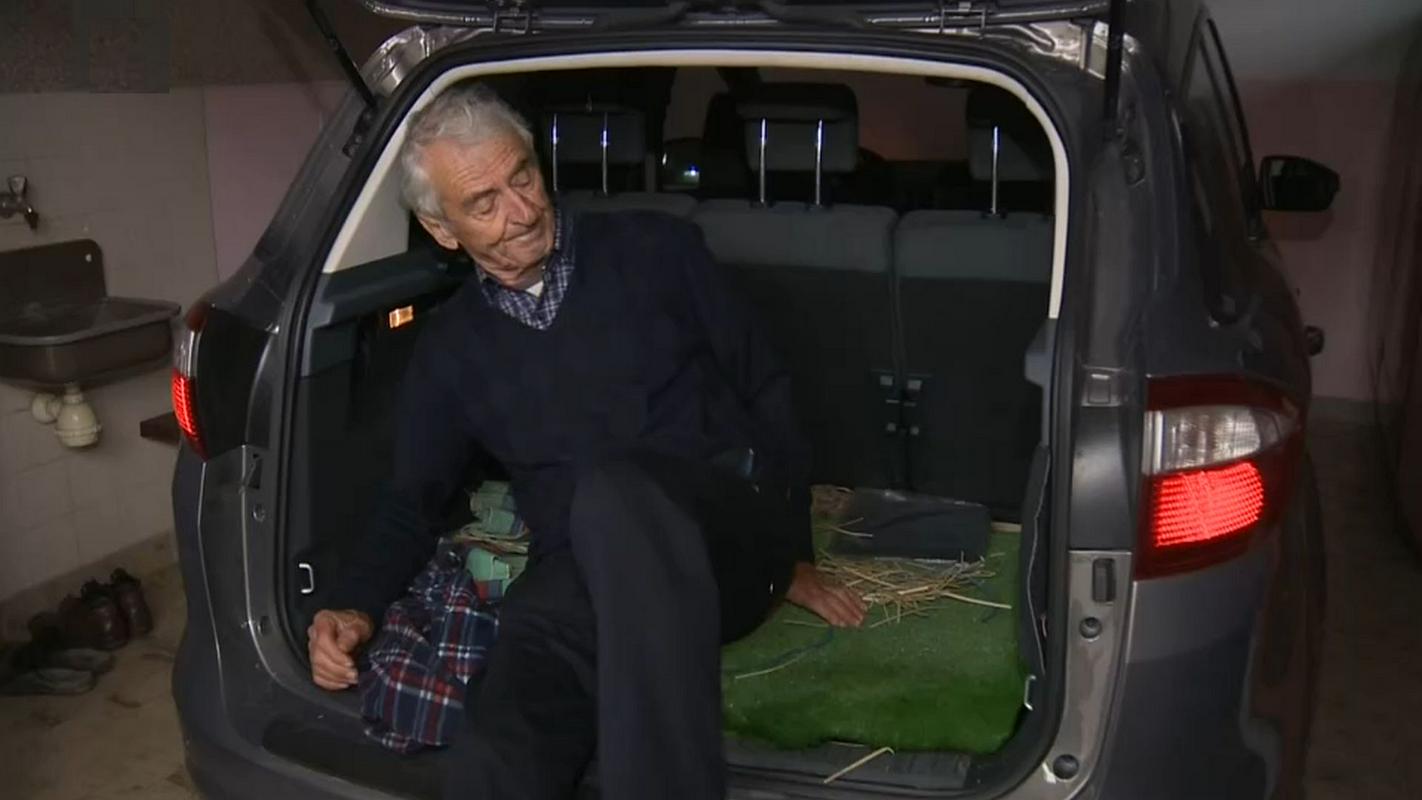 Ugrabitev 79-letnega Miroslava Moravca je bila povod za protest, ki so ga nekaj dni zatem pripravili v Črnomlju. Foto: TV Slovenija Ugrabitev 79-letnega Miroslava Moravca je bila povod za protest, ki so ga nekaj dni zatem pripravili v Črnomlju. Foto: TV Slovenija