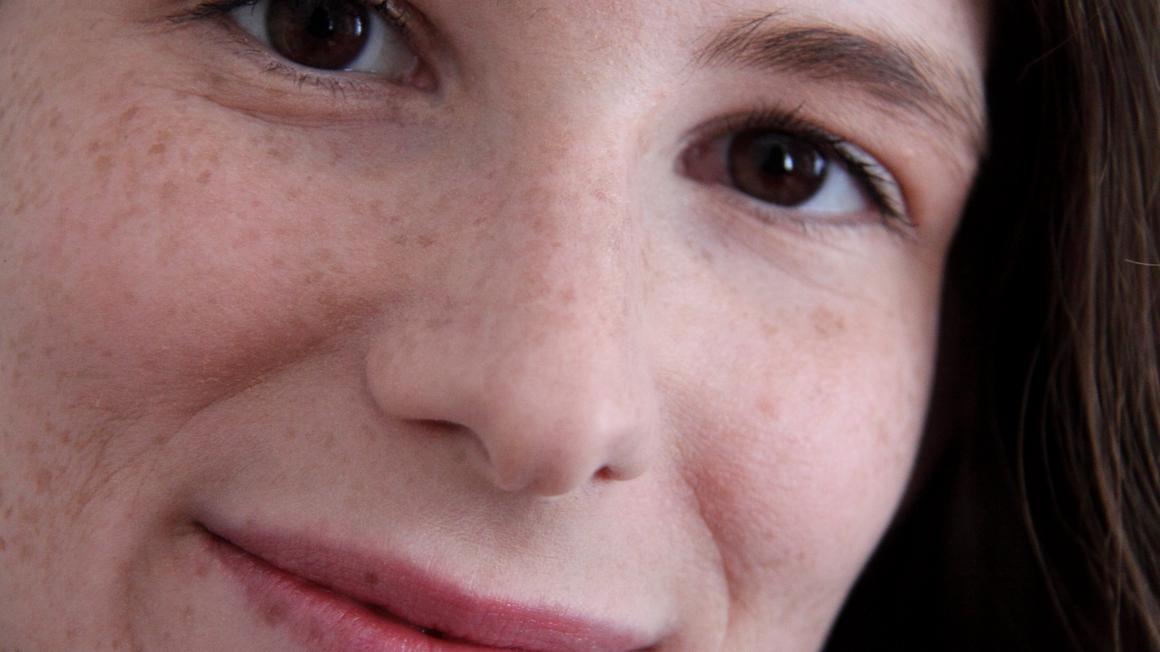 Nataša Kramberger povsem od blizu. Tako tudi rada gleda na življenje. Foto: Radio Maribor/Daniele Croci