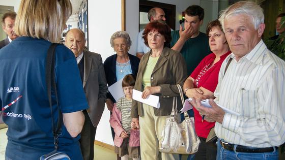 Pred petimi leti, ko sta Radio Koper in Radio Capodistria praznovala 65 let delovanja, je bil število poslušalcev, ki so si želeli ogledati kje in kako nastajata radijska programa, nad vsemi pričakovanji. Foto: arhiv RTV SLO