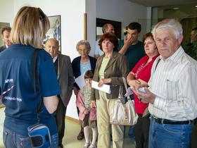 Pred petimi leti, ko sta Radio Koper in Radio Capodistria praznovala 65 let delovanja, je bil število poslušalcev, ki so si želeli ogledati kje in kako nastajata radijska programa, nad vsemi pričakovanji. Foto: arhiv RTV SLO