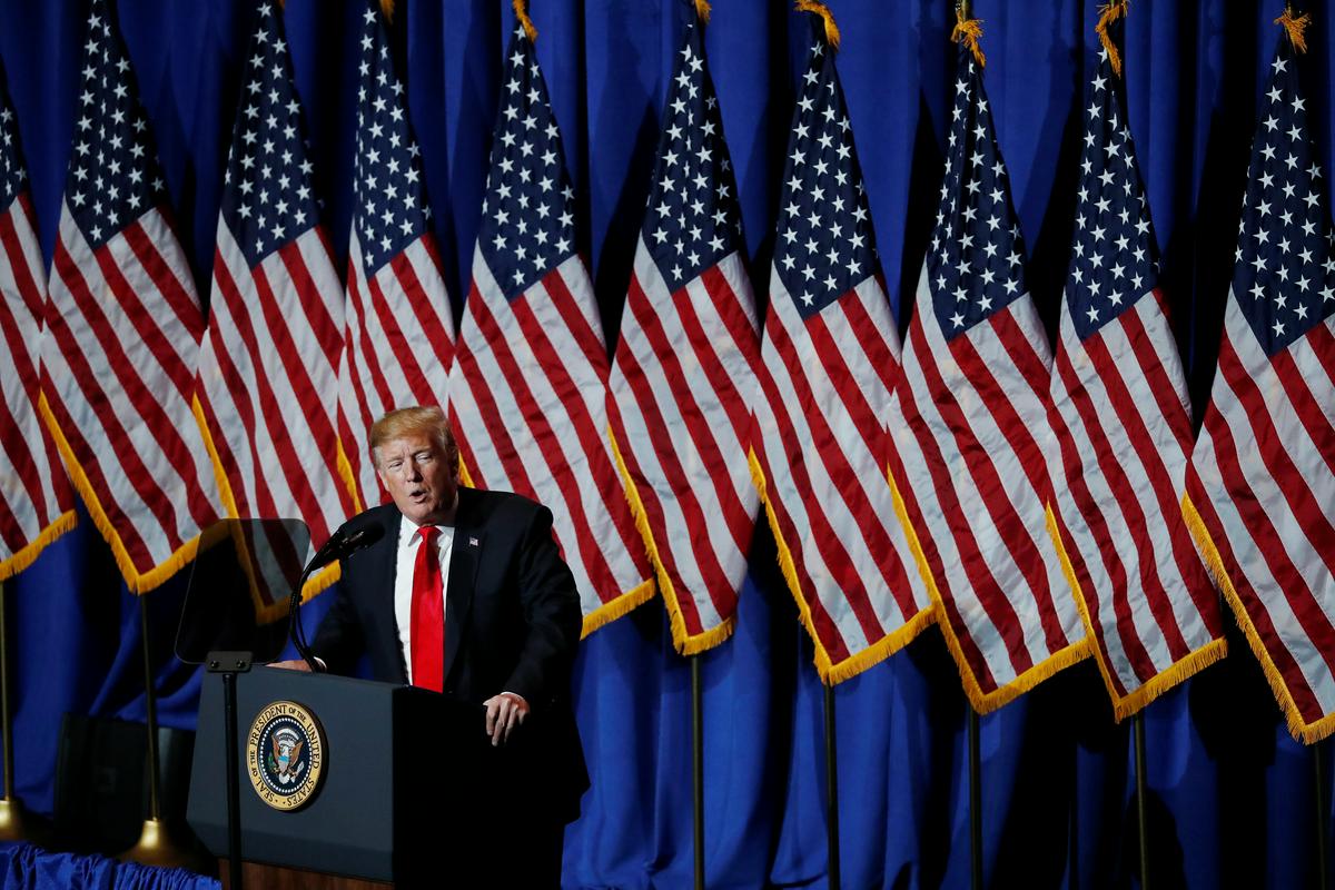 Predsednik Donald Trump je nekoč zagovarjal pravico žensk do izbire, pozneje pa je močno zaostril svoje stališče do vprašanja splava. Foto: Reuters Predsednik Donald Trump je nekoč zagovarjal pravico žensk do izbire, pozneje pa je močno zaostril svoje stališče do vprašanja splava. Foto: Reuters