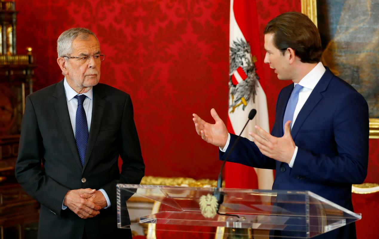 Predsednik države Alexander Van der Bellen je na pobudo kanclerja Sebastiana Kurza odobril razrešitev Herberta Kickla in s tem odhod drugih svobodnjakov iz vlade. Foto: Reuters Predsednik države Alexander Van der Bellen je na pobudo kanclerja Sebastiana Kurza odobril razrešitev Herberta Kickla in s tem odhod drugih svobodnjakov iz vlade. Foto: Reuters