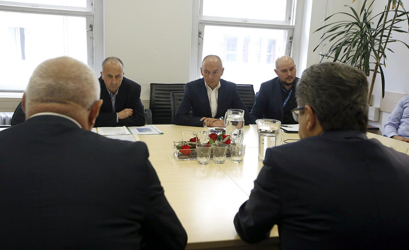 Standardi in normativi so po Kuštrinovih besedah napisani s ciljem, da ima zdravnik za oskrbo bolnika znanje, opremo in čas. Foto: BoBo Standardi in normativi so po Kuštrinovih besedah napisani s ciljem, da ima zdravnik za oskrbo bolnika znanje, opremo in čas. Foto: BoBo