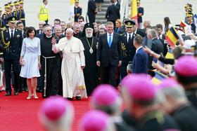 Papež voditelje Romunije poziva, naj delajo v dobro ljudstva