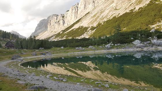Planinke in planinci so lani največ glasov namenili krožni planinski poti: Planina Blato – Planina pri Jezeru – Planina Dedno polje – Vrata (pod Zelnarico) – Prehodavci – Dvojno jezero – Štapce – Ovčarija – Planina pri Jezeru – Planina Blato. Foto: Zavarovalnica Triglav