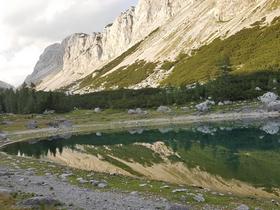 Planinke in planinci so lani največ glasov namenili krožni planinski poti: Planina Blato – Planina pri Jezeru – Planina Dedno polje – Vrata (pod Zelnarico) – Prehodavci – Dvojno jezero – Štapce – Ovčarija – Planina pri Jezeru – Planina Blato. Foto: Zavarovalnica Triglav