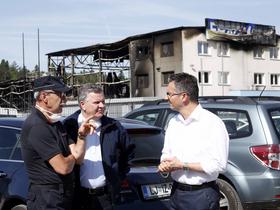 Šarec visited aftermath of insulation facility fire near Cerknica