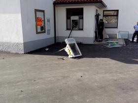 Ponoči razstrelili bankomat v Senožečah